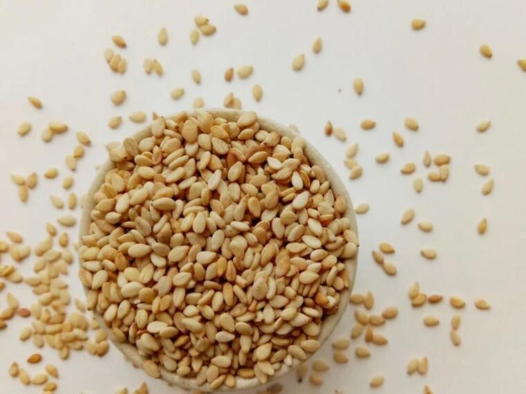 Natural sesame seeds in a bowl
